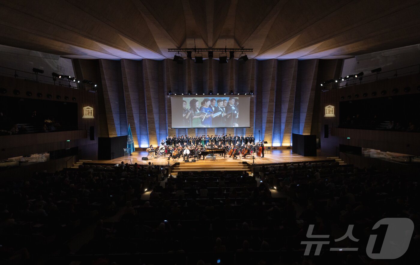 본문 이미지 - 16일&#40;현지시간&#41; 프랑스 파리 유네스코 본부 본회의장에서 국제 시각장애인 음악축제가 열리고 있다.  2025.9.17/뉴스1 ⓒ News1 이준성 기자