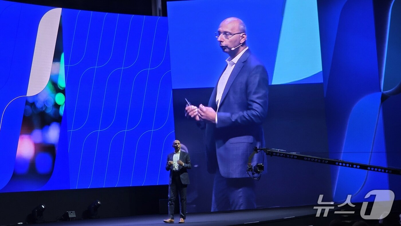 본문 이미지 - 비벡 모힌드라&#40;Vivek Mohindra&#41; 델 테크놀로지스 본사 수석부사장이 17일 서울 코엑스에서 열린 델 테크놀로지스 포럼 2025에서 발언하고 있다. 2025.9.17 뉴스1 ⓒ News1 김민석 기자2