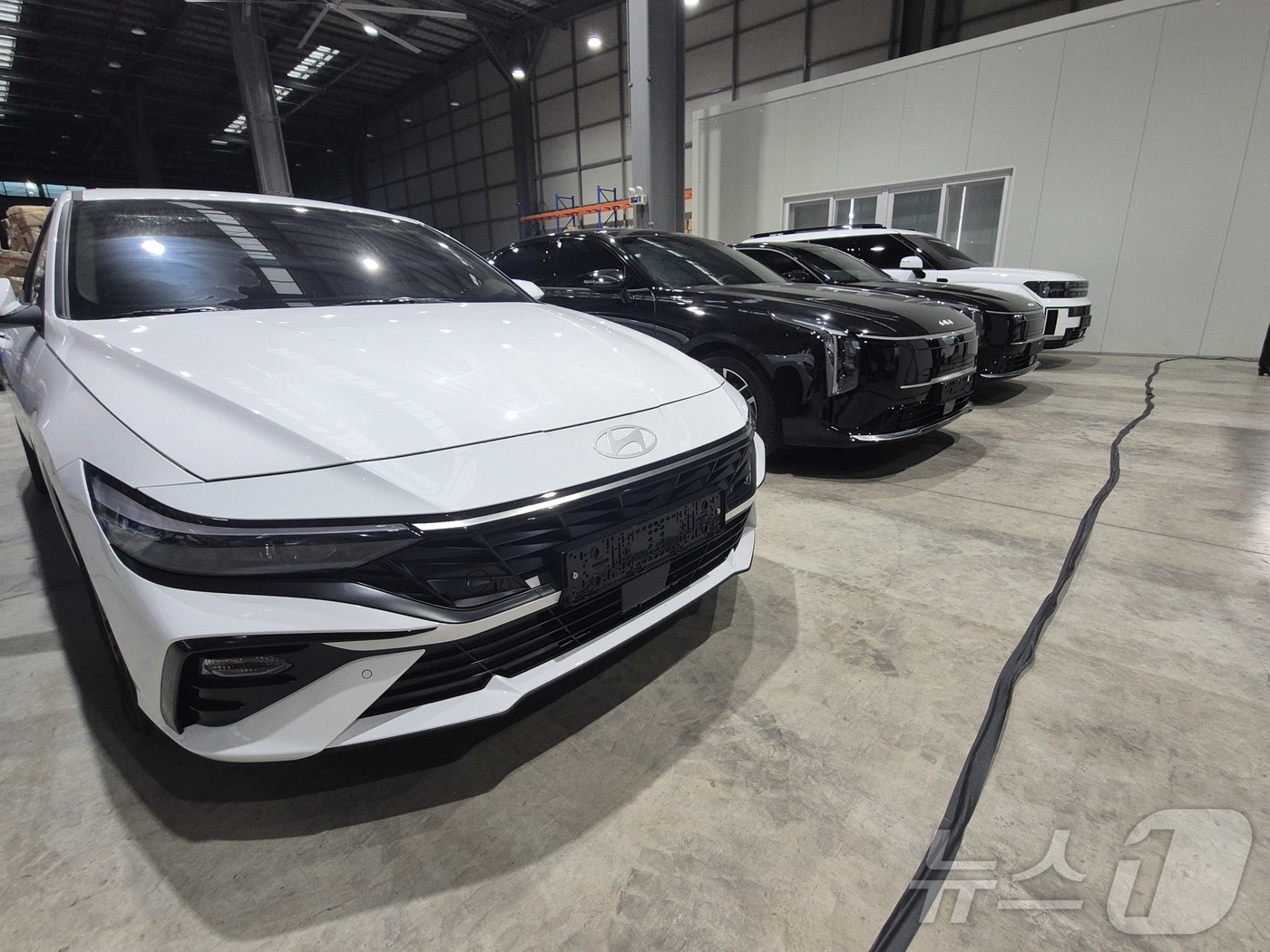 (인천=뉴스1) 이시명 기자 = 관세청 인천본부세관은 17일 오전 중국으로 밀수출된 시가 1억 5000만원 상당의 도난 리스차량 4대를 국내로 환수조치했다고 밝혔다. 세관 당국은 …