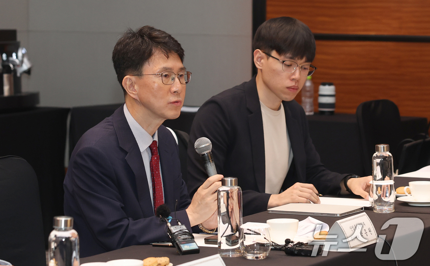 (서울=뉴스1) = 박종원 산업통상자원부 통상차관보가 17일 서울 영등포구 콘래드호텔에서 열린 '멕시코 수입관세 인상 계획 관련 민·관 함동 점검회의'에 참석해 인사말을 하고 있다 …