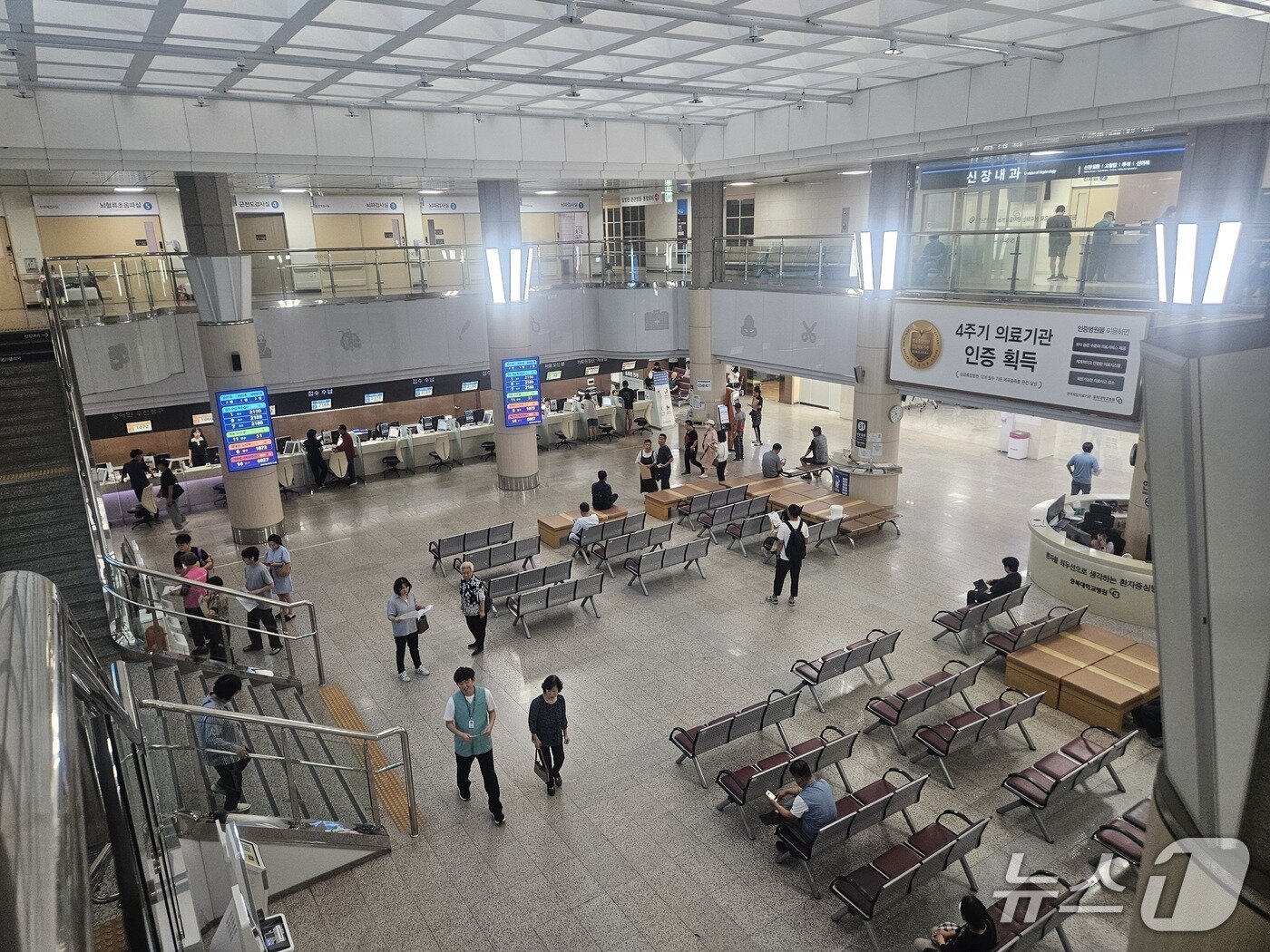 본문 이미지 - 충북대학교병원 로비.2025.9.17/뉴스1 이재규 기자