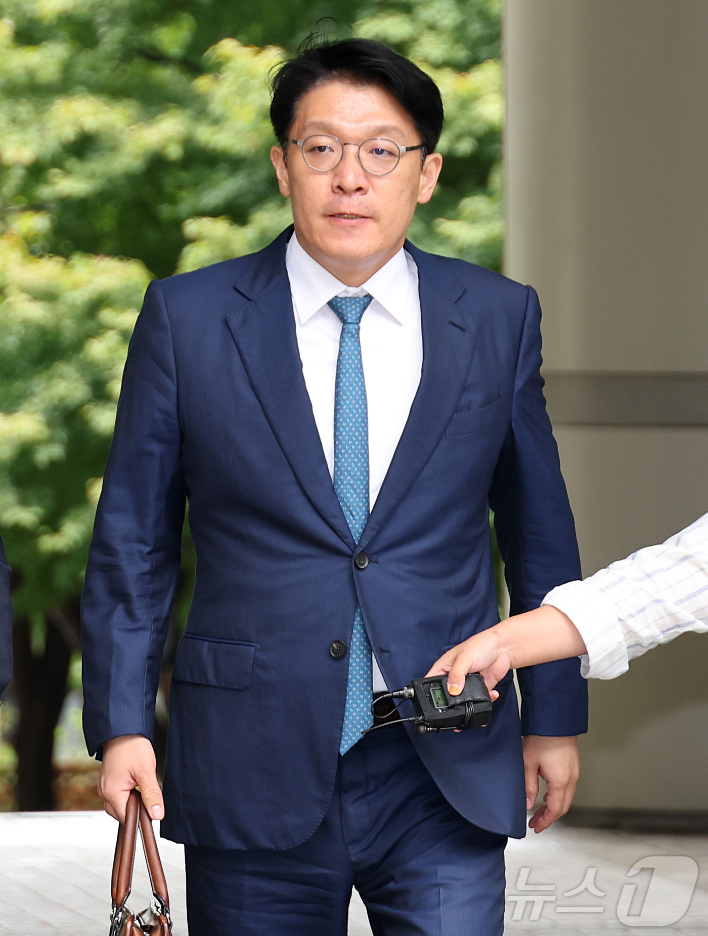 (서울=뉴스1) 박정호 기자 = 김건희 여사가 연루된 '공천 청탁' 의혹의 핵심 인물 김상민 전 부장검사가 17일 오후 서울 서초구 서초동 서울중앙지방법원에서 열린 구속 전 피의자 …