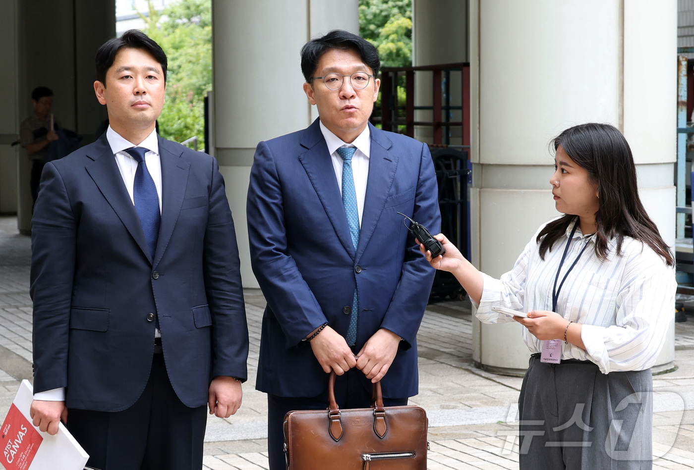 (서울=뉴스1) 박정호 기자 = 김건희 여사가 연루된 '공천 청탁' 의혹의 핵심 인물 김상민 전 부장검사가 17일 오후 서울 서초구 서초동 서울중앙지방법원에서 열린 구속 전 피의자 …