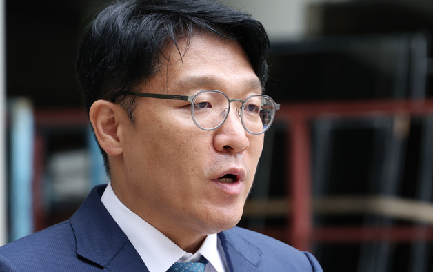 '이우환 그림 매관매직' 김상민 前검사 1심 내년 1월 종결 전망