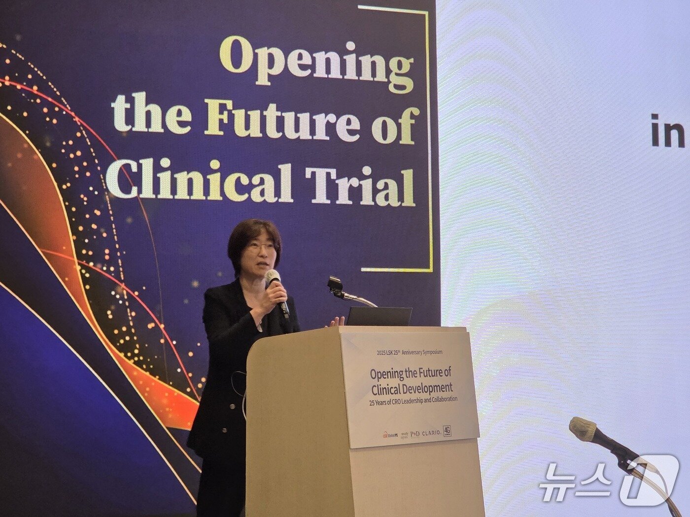 본문 이미지 - 나현희 LSK글로벌PS 최고의학책임자&#40;CMO&#41;가 인공지능&#40;AI&#41;을 적용한 임상시험 전망에 대해 설명하고 있다.2025. 9. 17/뉴스1 황진중 기자