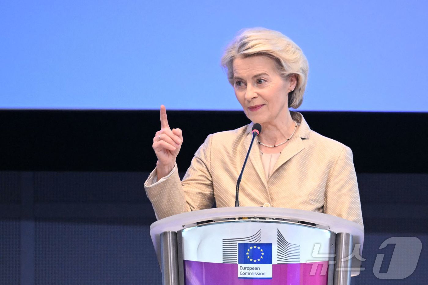 (브뤼셀 AFP=뉴스1) 강민경 기자 = 우르줄라 폰데어라이엔 유럽연합(EU) 집행위원장이 16일(현지시간) 벨기에 브뤼셀 EU 본부에서 기자회견을 열고 '드라기 보고서' 발표 1 …