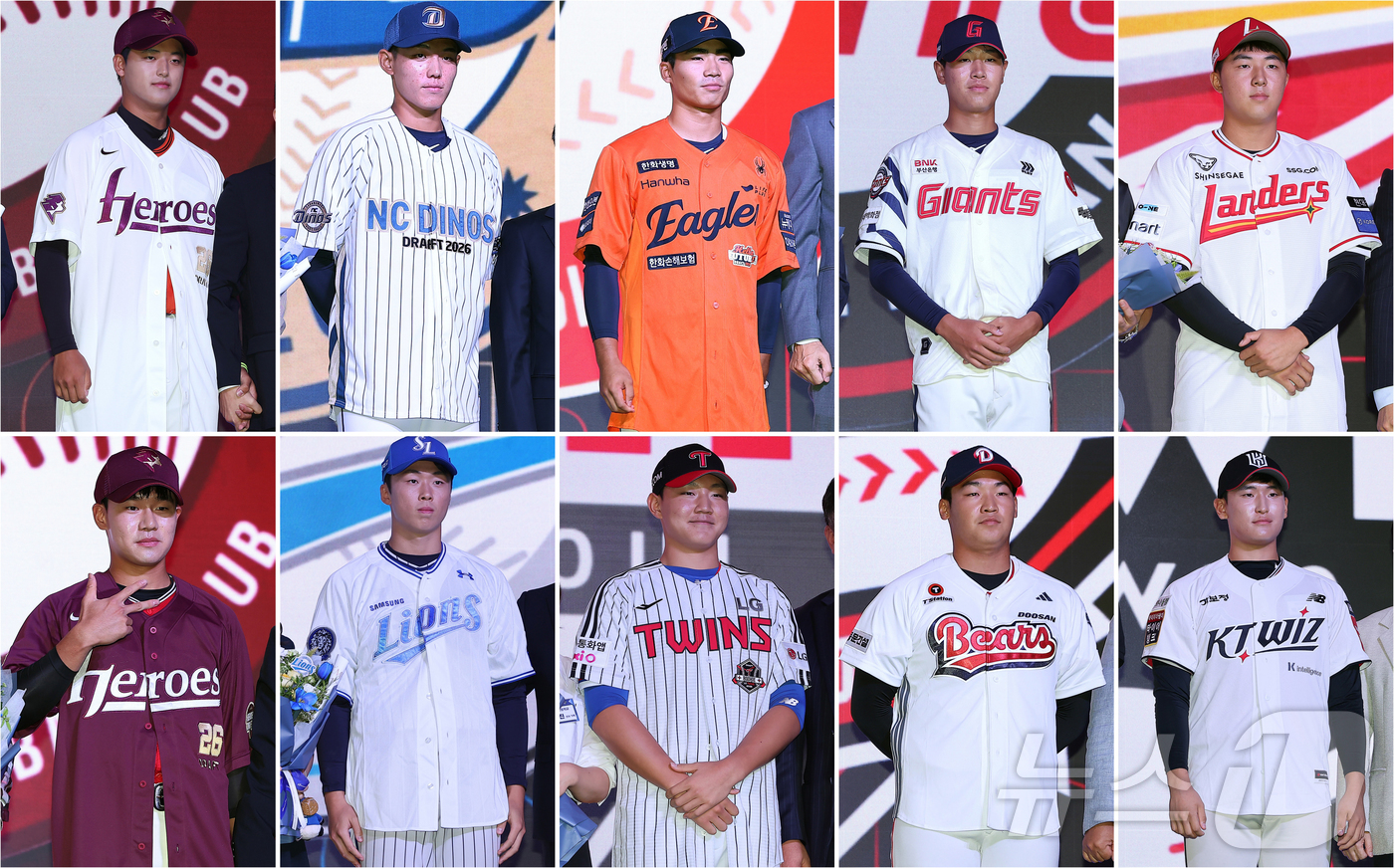 (서울=뉴스1) 김진환 기자 = 17일 오후 서울 송파구 롯데호텔 월드에서 열린 ‘2026 KBO 신인 드래프트’에서 1라운드에 선발된 선수들이 기념 촬영을 하고 있다.사진 왼쪽 …