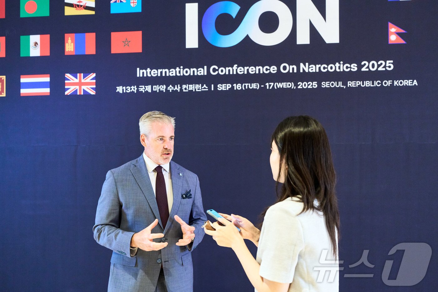 본문 이미지 - 데이비드 카운터 인터폴 조직-신흥범죄 국장이 17일 서울 코트야드바이메리어트 보타닉파크에서 열린 '국제 마약수사 콘퍼런스(ICON)'를 마치고 뉴스1과의 인터뷰에 응하고 있다. (경찰청 제공. 재판매 및 DB 금지) ⓒ News1 송송이 기자