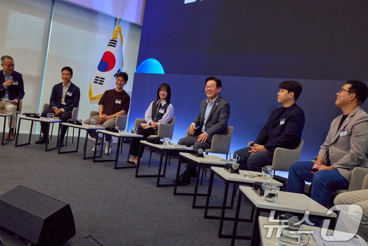 (서울=뉴스1) 허경 기자 = 이재명 대통령이 17일 경기도 성남시 스타트업 스퀘어에서 열린 청년 스타트업 상상콘서트에서 발언하고 있다. (대통령실 제공. 재판매 및 DB 금지) …