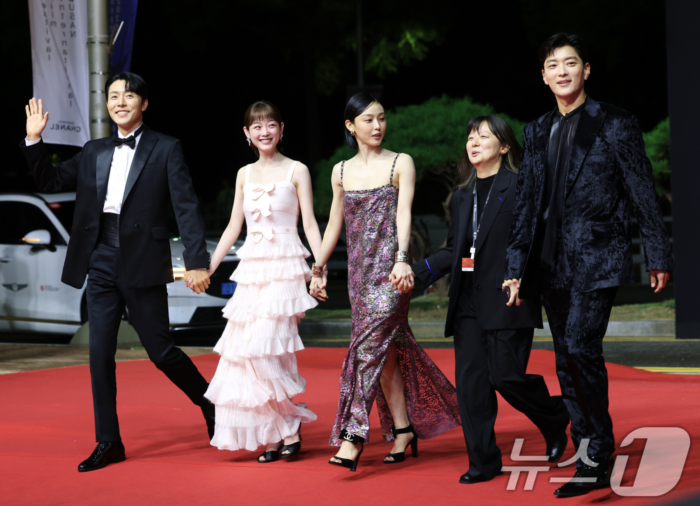 (부산=뉴스1) 권현진 기자 = 배우 이무생(왼쪽부터)과 이유미, 전소니, 이정림 감독, 장승조가 17일 오후 부산 해운대구 영화의전당에서 열린 ‘제30회 부산국제영화제’(BIFF …