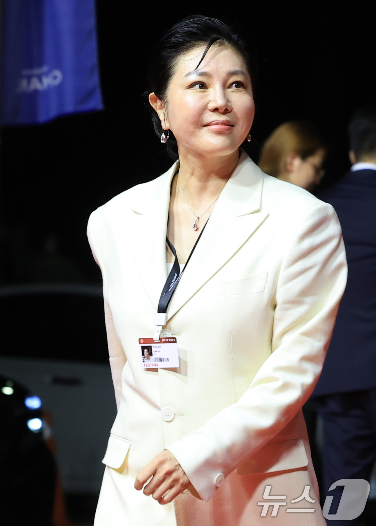 (부산=뉴스1) 권현진 기자 = 뮤지컬 배우 박리디아가 17일 오후 부산 해운대구 영화의전당에서 열린 ‘제30회 부산국제영화제’(BIFF) 개막식에 참석해 레드카펫을 밟고 있다. …