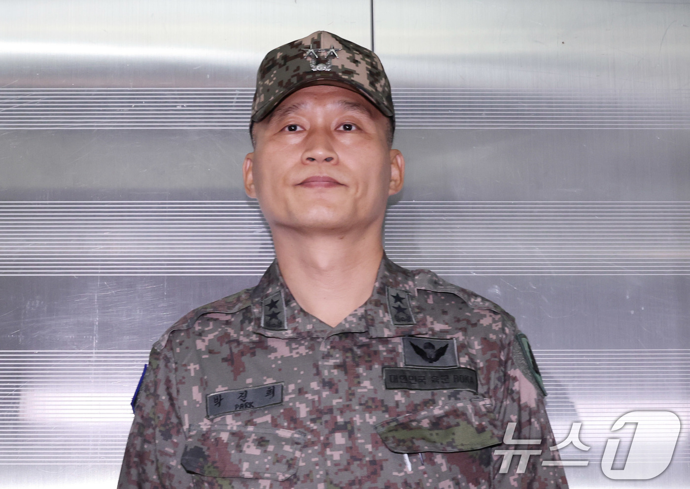 (서울=뉴스1) 박지혜 기자 = 박진희 전 국방부 군사보좌관이 18일 오전 서울 서초구 순직해병특검(특별검사 이명현) 사무실에서 4차 피의자 조사를 받기 위해 출석하고 있다. 20 …