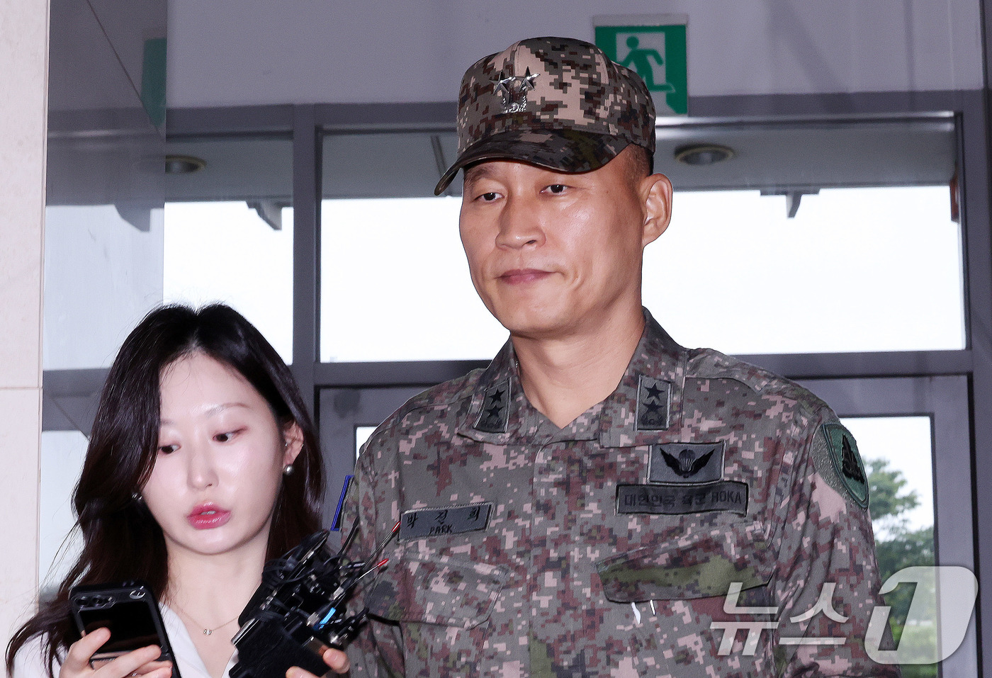 (서울=뉴스1) 박지혜 기자 = 박진희 전 국방부 군사보좌관이 18일 오전 서울 서초구 순직해병특검(특별검사 이명현) 사무실에서 4차 피의자 조사를 받기 위해 출석하고 있다. 20 …