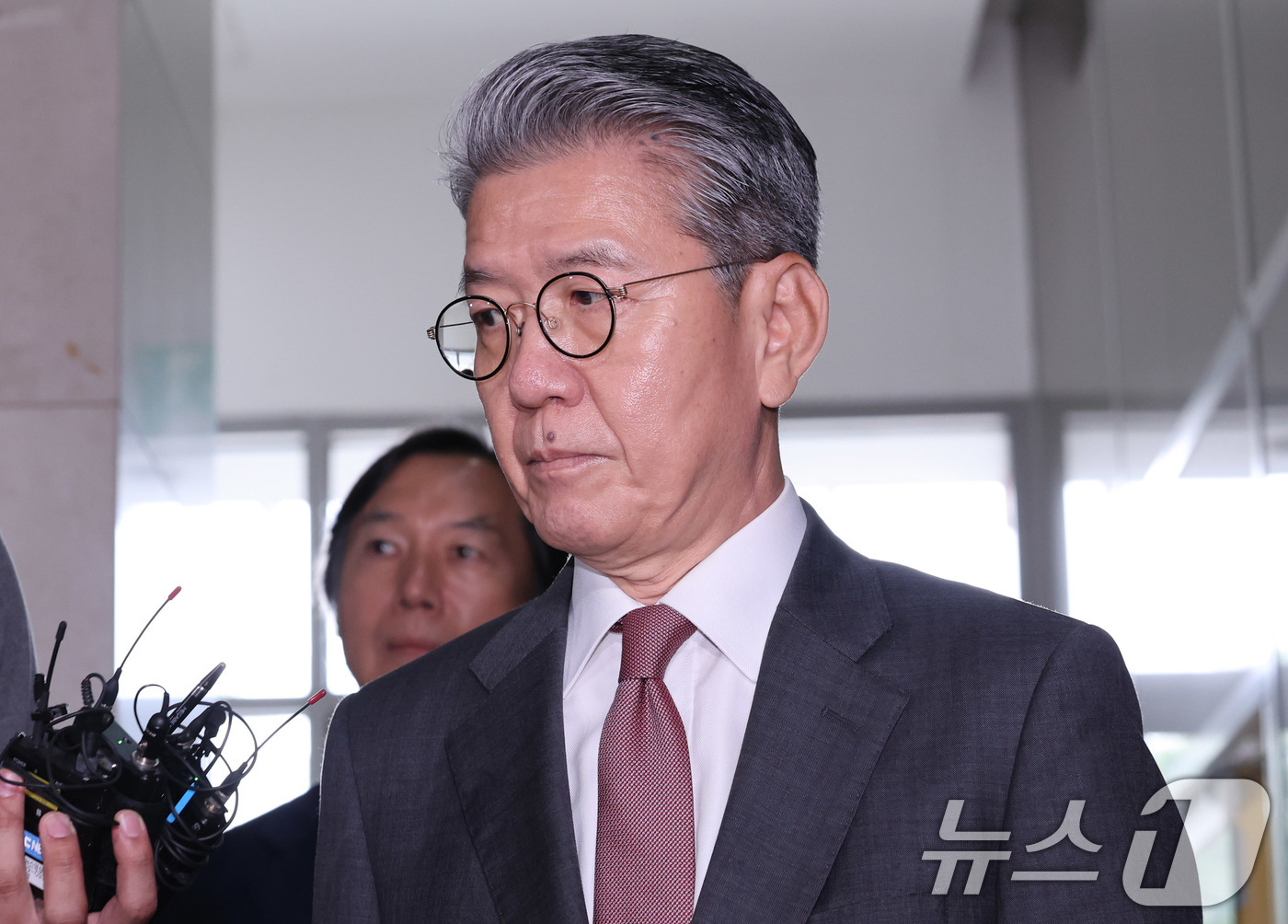 (서울=뉴스1) 박지혜 기자 = 김홍균 전 외교부 1차관이 18일 오전 서울 서초구 순직해병특검(특별검사 이명현) 사무실로 조사를 받기 위해 출석하고 있다. 2025.9.18/뉴스 …