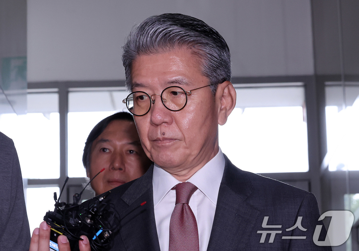 (서울=뉴스1) 박지혜 기자 = 김홍균 전 외교부 1차관이 18일 오전 서울 서초구 순직해병특검(특별검사 이명현) 사무실로 조사를 받기 위해 출석하고 있다. 2025.9.18/뉴스 …