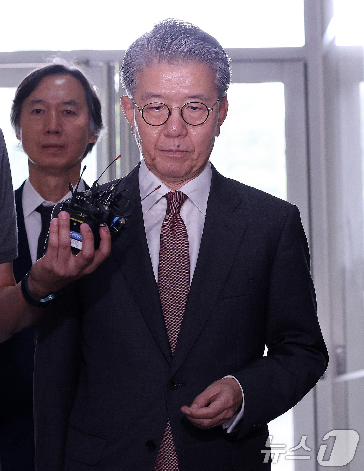 (서울=뉴스1) 박지혜 기자 = 김홍균 전 외교부 1차관이 18일 오전 서울 서초구 순직해병특검(특별검사 이명현) 사무실로 조사를 받기 위해 출석하고 있다. 2025.9.18/뉴스 …