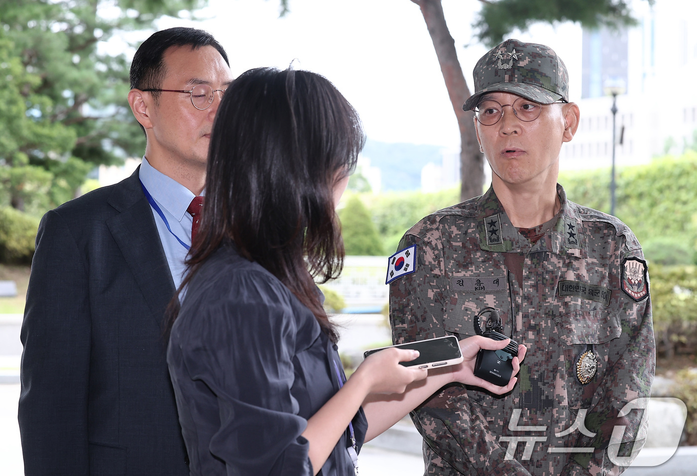 (서울=뉴스1) 김성진 기자 = 김용대 전 드론작전사령관이 18일 서울 서초구 서울고등검찰청에 마련된 내란 특검팀(특별검사 조은석) 사무실에 피의자 조사를 받기 위해 출석하며 취재 …
