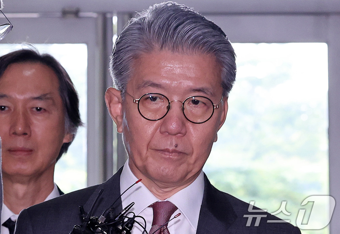 (서울=뉴스1) 박지혜 기자 = 김홍균 전 외교부 1차관이 18일 오전 서울 서초구 순직해병특검(특별검사 이명현) 사무실로 조사를 받기 위해 출석하고 있다. 2025.9.18/뉴스 …