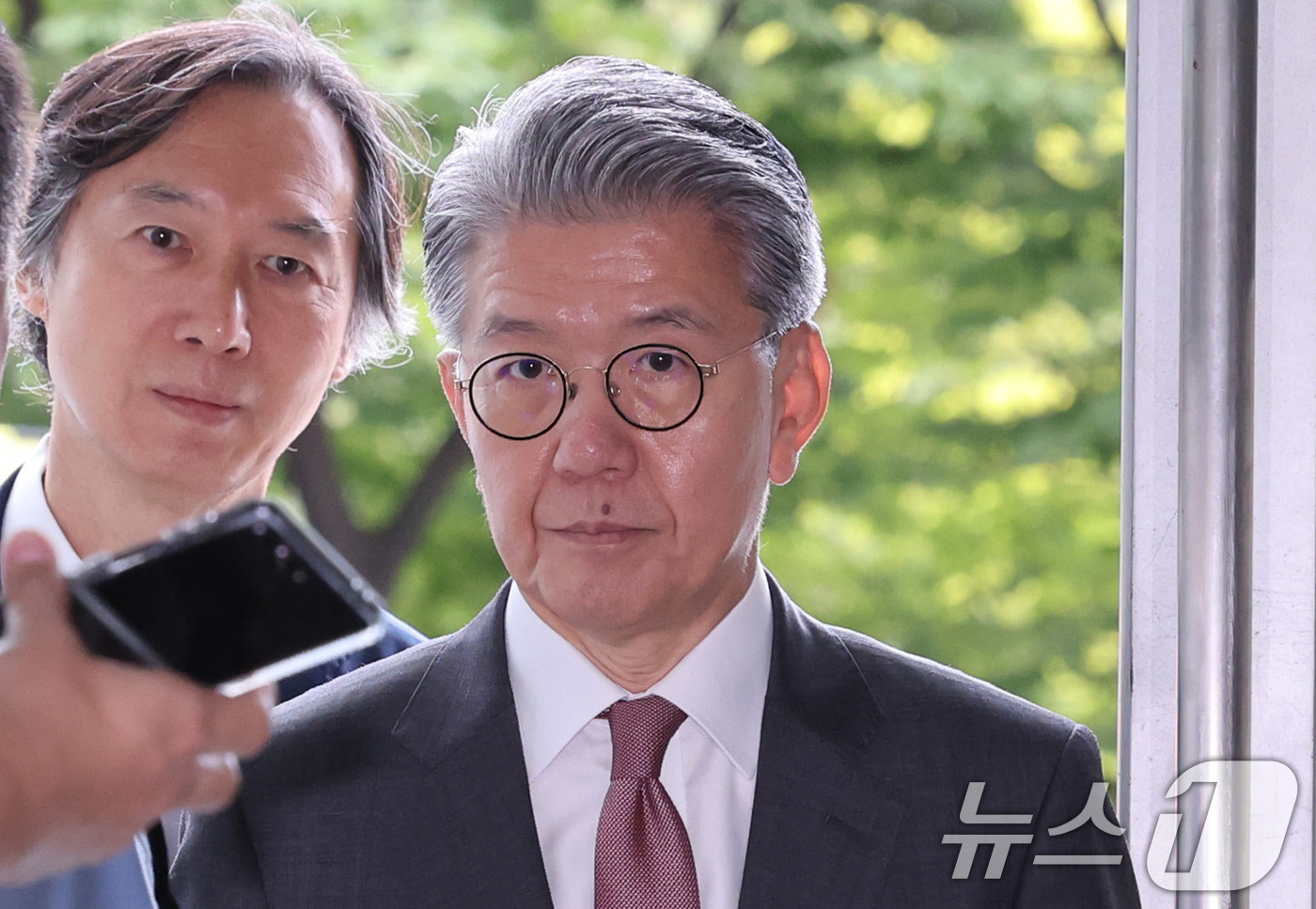 (서울=뉴스1) 박지혜 기자 = 김홍균 전 외교부 1차관이 18일 오전 서울 서초구 순직해병특검(특별검사 이명현) 사무실로 조사를 받기 위해 출석하고 있다. 2025.9.18/뉴스 …