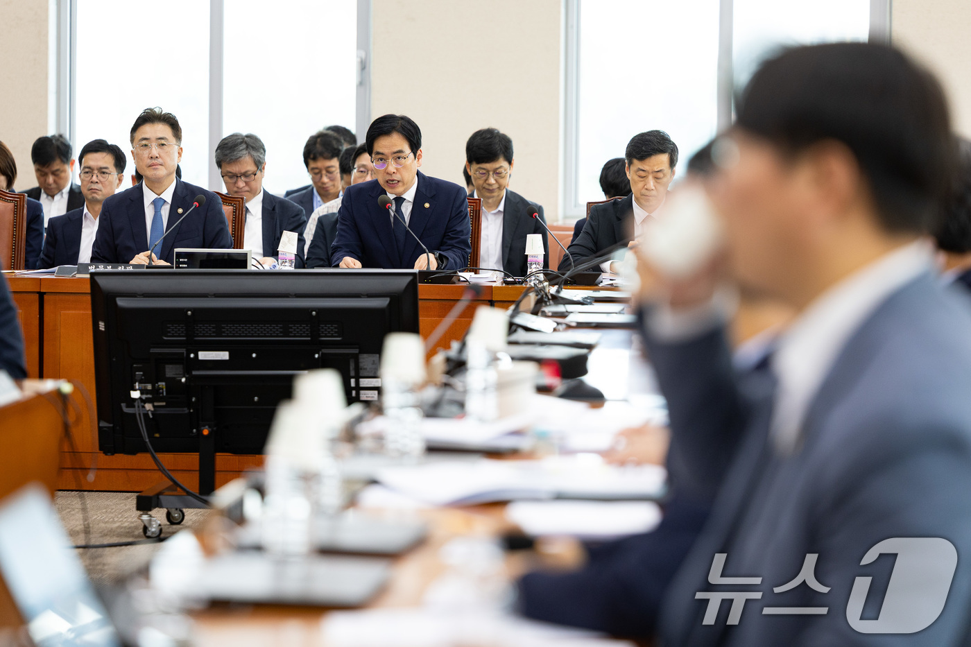 (서울=뉴스1) 유승관 기자 = 김민재 행정안전부 차관이 18일 서울 여의도 국회에서 열린 제429회 국회(정기회) 행정안전위원회 제1차 법안심사제1소위원회에 출석해 인사말을 하고 …