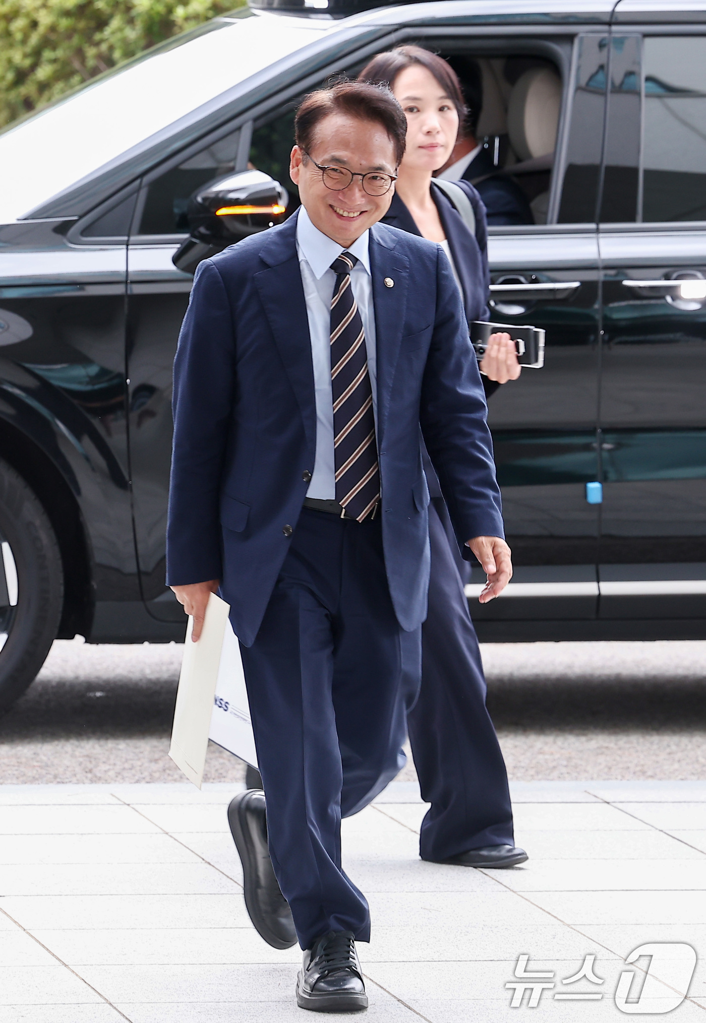 (서울=뉴스1) 김성진 기자 = 박선원 더불어민주당 의원이 18일 서울 서초구 서울고등검찰청에 마련된 내란 특검팀(특별검사 조은석) 사무실에 참고인 신분으로 출석하고 있다. 202 …