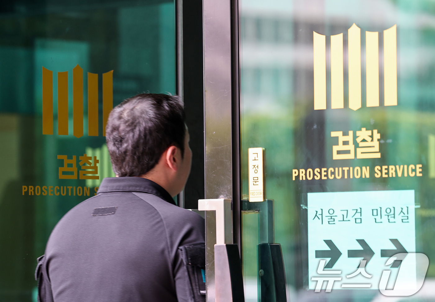 (서울=뉴스1) 김성진 기자 = 12·3 비상계엄 관련 내란·외환 혐의를 수사하는 '내란 특검팀'(특별검사 조은석)이 정진석 전 대통령 비서실장을 참고인 신분으로 소환했다.정 전 …