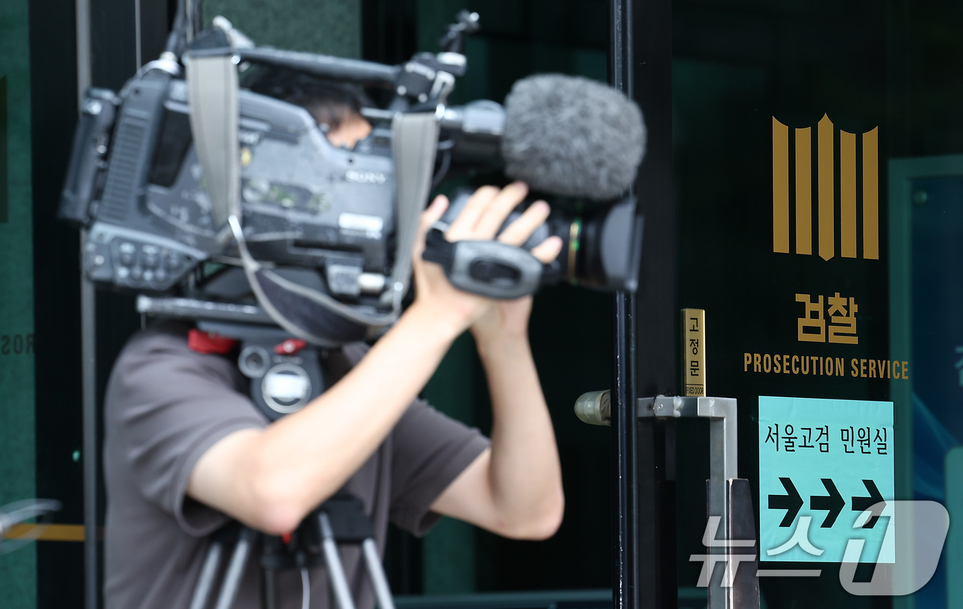 (서울=뉴스1) 김성진 기자 = 12·3 비상계엄 관련 내란·외환 혐의를 수사하는 '내란 특검팀'(특별검사 조은석)이 정진석 전 대통령 비서실장을 참고인 신분으로 소환했다.정 전 …