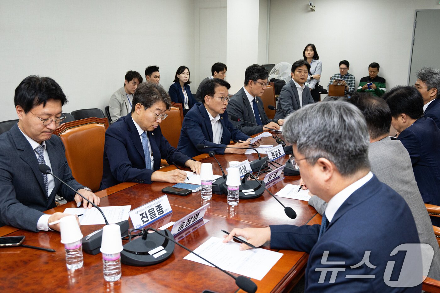 본문 이미지 - 권칠승 더불어민주당 경제형벌·민사책임 합리화TF 단장이 18일 서울 여의도 국회 의원회관에서 열린 TF 제2차 전체회의에서 모두 발언을 하고 있다. 2025.9.18/뉴스1 ⓒ News1 유승관 기자