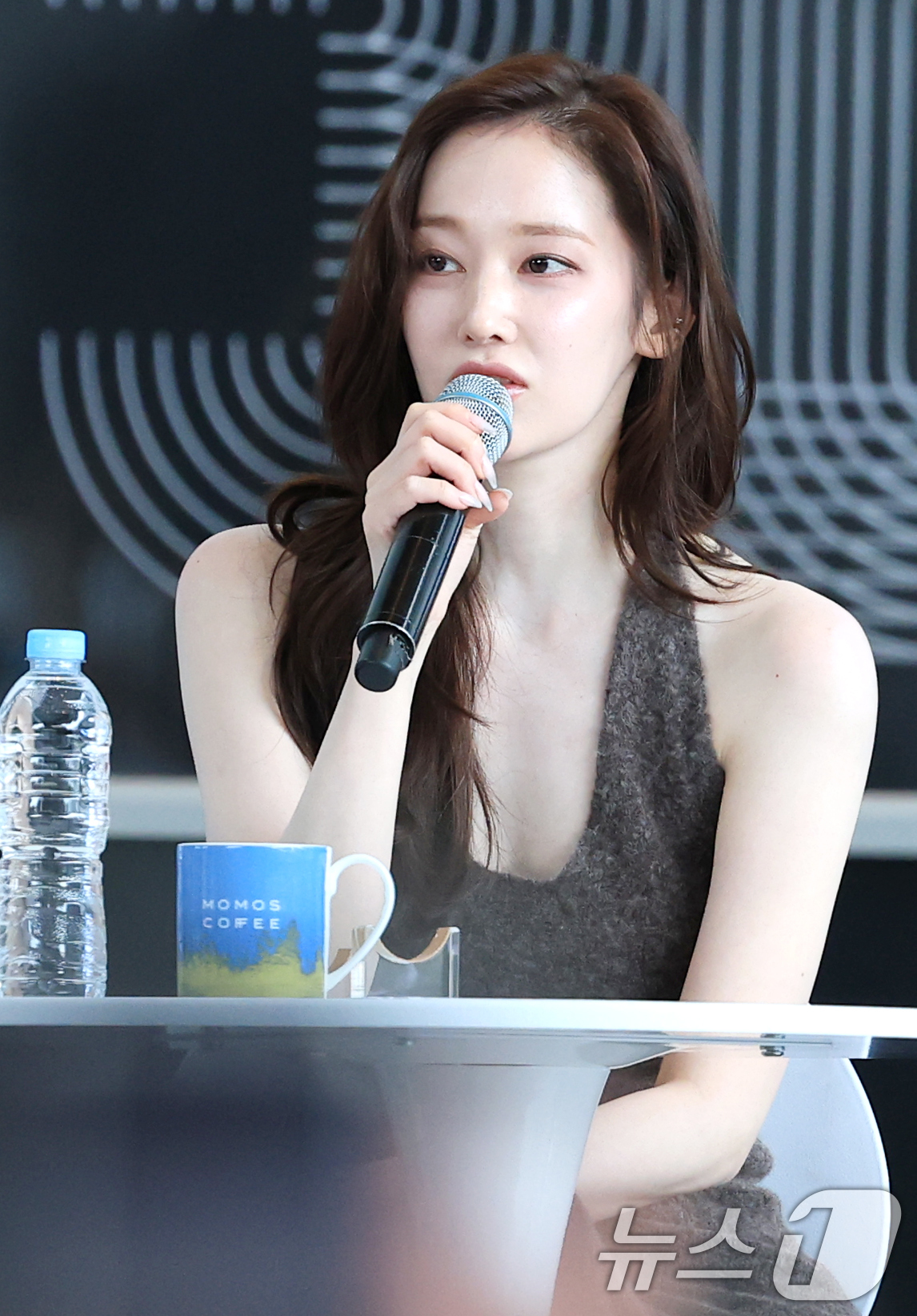 (부산=뉴스1) 권현진 기자 = 배우 전종서가 18일 오전 서울 부산 해운대구 영화의 전당에서 열린 제30회 부산국제영화제(BIFF) '프로젝트 Y' 오픈 토크에 참석해 인사말을 …