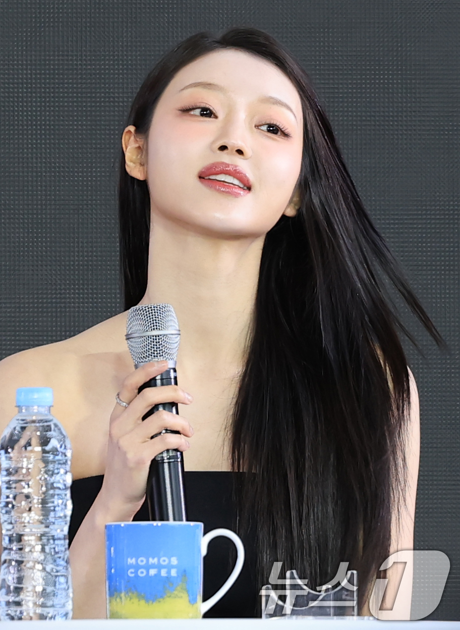 (부산=뉴스1) 권현진 기자 = 오마이걸 유아가 18일 오전 서울 부산 해운대구 영화의 전당에서 열린 제30회 부산국제영화제(BIFF) '프로젝트 Y' 오픈 토크에 참석해 인사말을 …