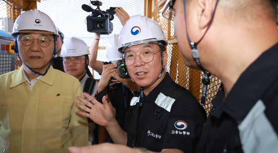 김윤덕 국토장관, 김영훈 노동부 장관과 '불법하도급 합동 점검'