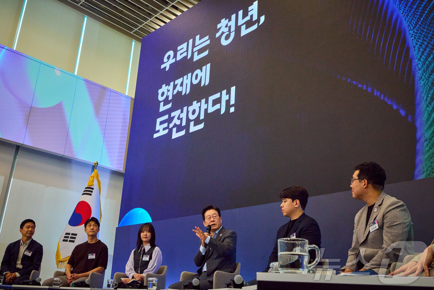 (서울=뉴스1) 이재명 기자 = 이재명 대통령이 지난 17일 경기도 성남시 스타트업 스퀘어에서 열린 청년 스타트업 상상콘서트에서 발언을 하고 있다. (이재명 대통령 SNS. 재판매 …