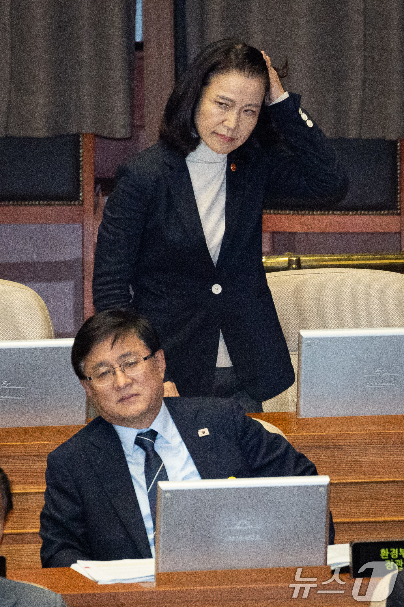 (서울=뉴스1) 유승관 기자 = 이진숙 방송통신위원회 위원장이 18일 서울 여의도 국회에서 열린 제429회 국회(정기회) 제8차 본회의에서 나경원 국민의힘 의원의 교육·사회·문화에 …