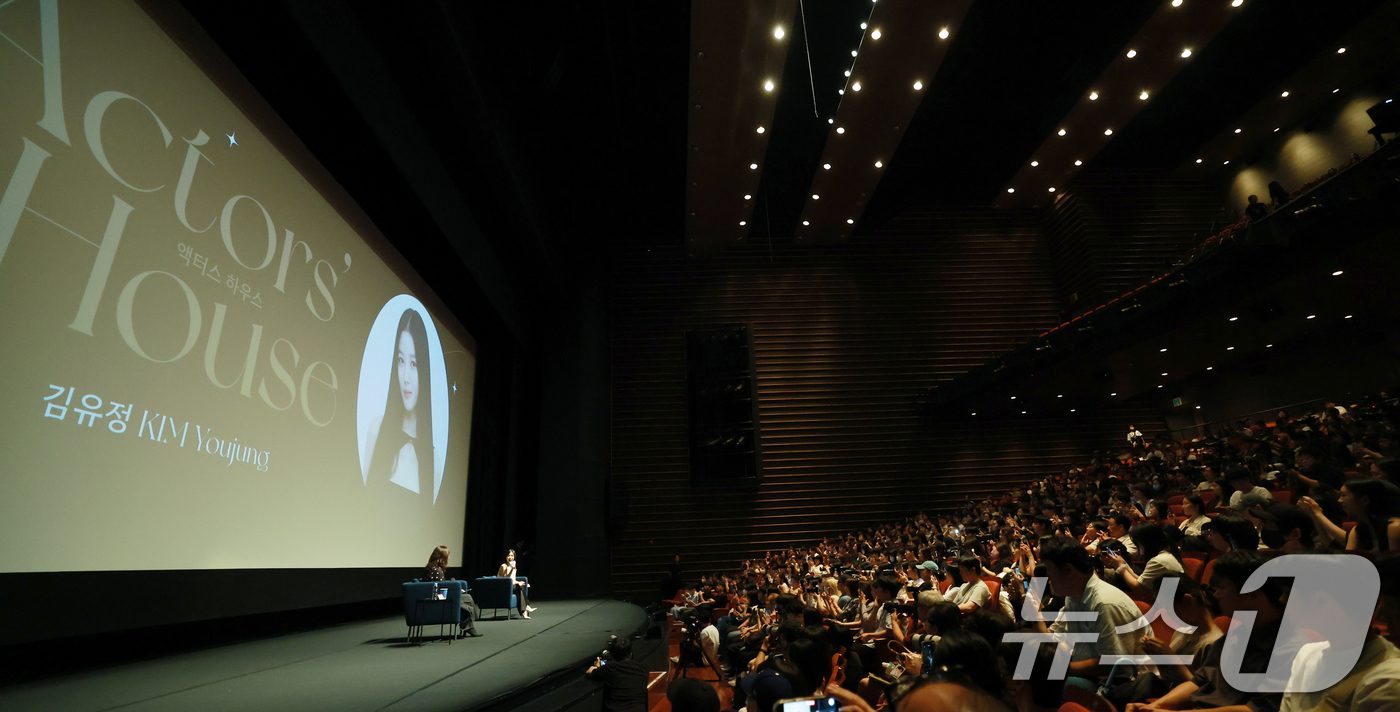 (부산=뉴스1) 권현진 기자 = 배우 김유정이 18일 오후 부산 해운대구 동서대학교 소향씨어터 신한카드홀에서 열린 제30회 부산국제영화제(BIFF) 액터스 하우스 행사에 참석해 관 …