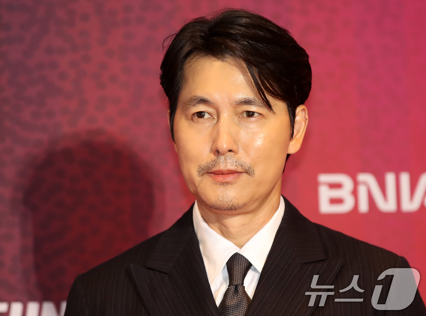 (부산=뉴스1) 윤일지 기자 = 배우 이 18일 오후 부산 해운대구 시그니엘 부산에서 열린 '2025 부일영화상' 핸드프린팅 행사에 참석해 포즈를 취하고 있다.  2025.9.18 …