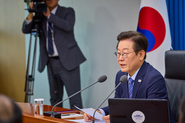 李대통령 "복지 종류 많아 전달비용 상당…통합해 현금지원 늘리자"