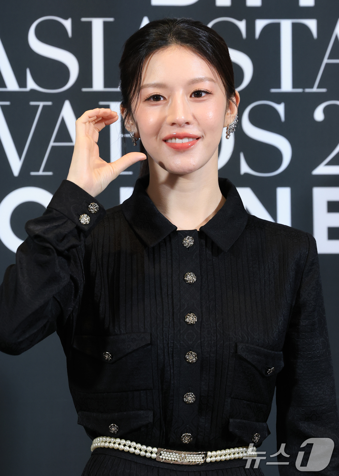 (부산=뉴스1) 권현진 기자 = 배우 고윤정이 18일 부산 해운대구 중동 파라다이스호텔에서 열린 ‘2025 마리끌레르 아시아스타어워즈’ 포토콜 행사에 참석해 포즈를 취하고 있다. …