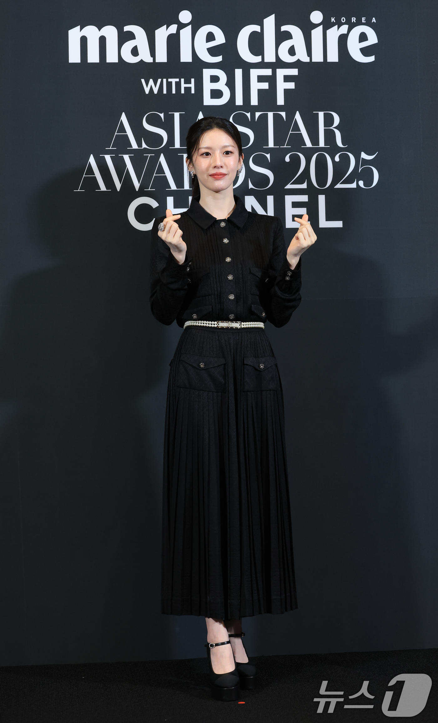 (부산=뉴스1) 권현진 기자 = 배우 고윤정이 18일 부산 해운대구 중동 파라다이스호텔에서 열린 ‘2025 마리끌레르 아시아스타어워즈’ 포토콜 행사에 참석해 포즈를 취하고 있다. …