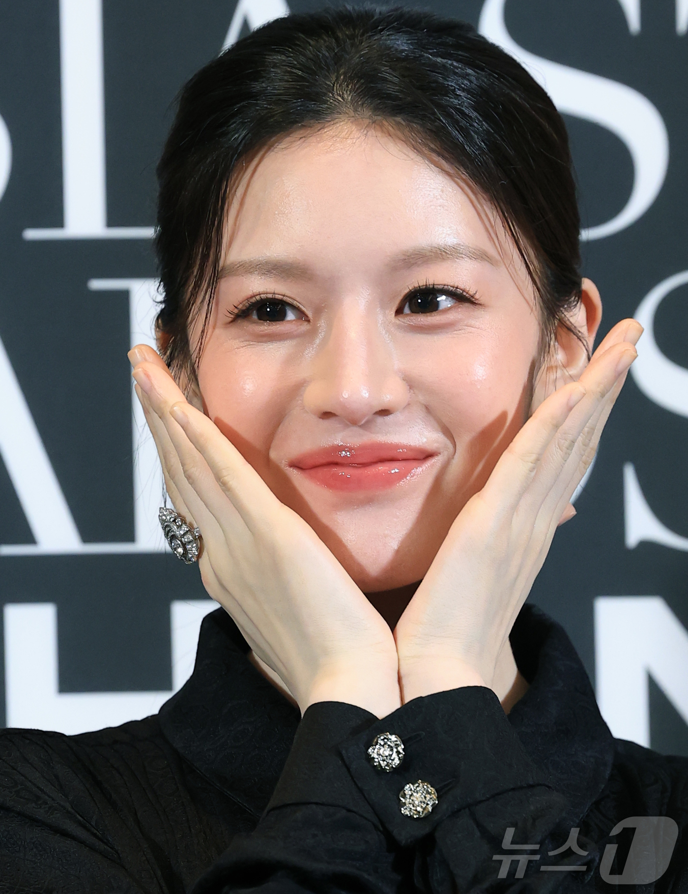 (부산=뉴스1) 권현진 기자 = 배우 고윤정이 18일 부산 해운대구 중동 파라다이스호텔에서 열린 ‘2025 마리끌레르 아시아스타어워즈’ 포토콜 행사에 참석해 포즈를 취하고 있다. …