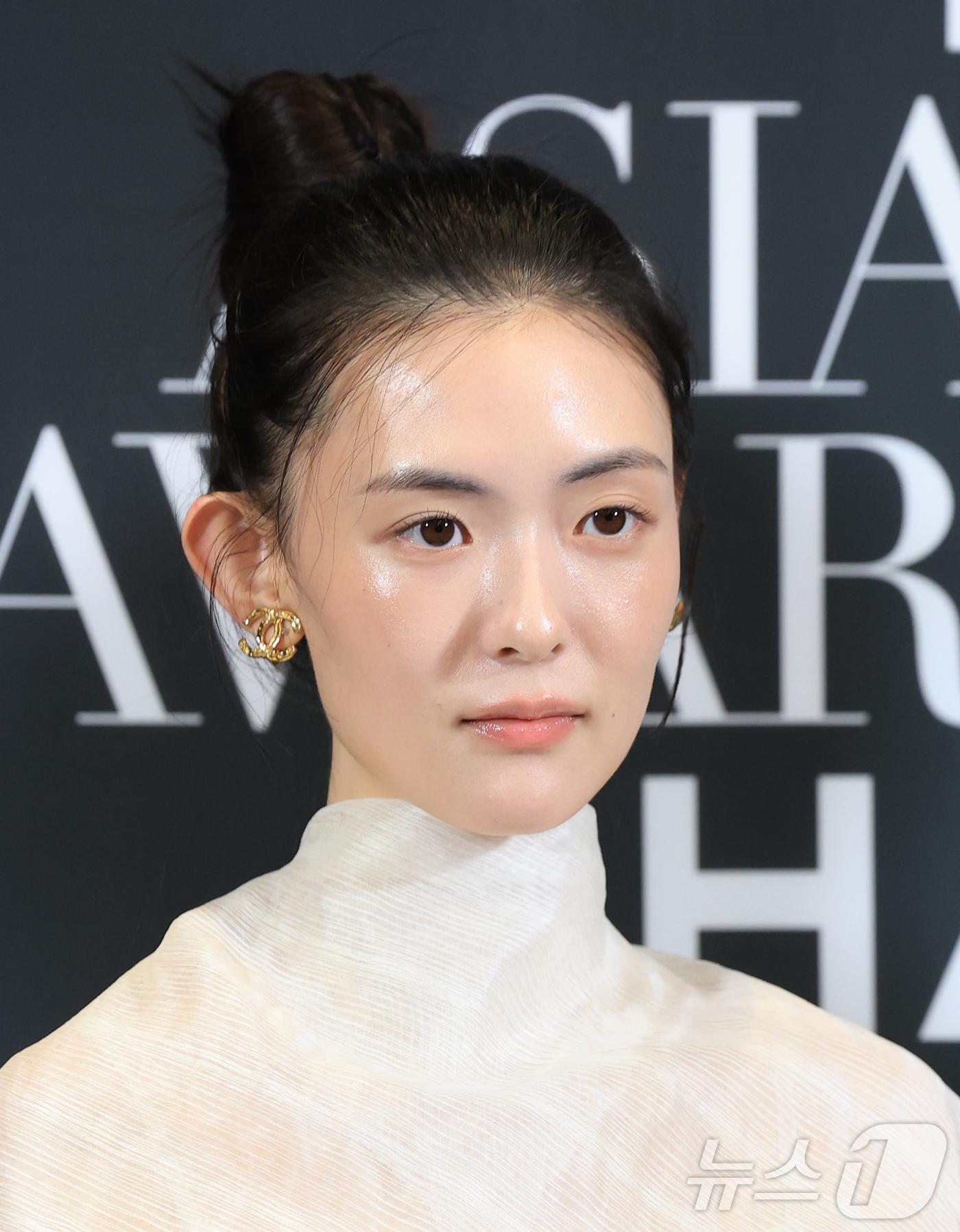 (부산=뉴스1) 권현진 기자 = 배우 오규희가 18일 부산 해운대구 중동 파라다이스호텔에서 열린 ‘2025 마리끌레르 아시아스타어워즈’ 포토콜 행사에 참석해 포즈를 취하고 있다. …