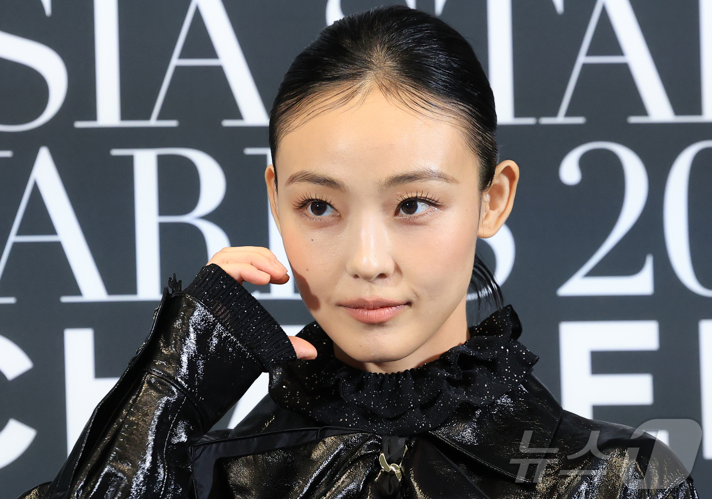 (부산=뉴스1) 권현진 기자 = 배우 전소니가 18일 부산 해운대구 중동 파라다이스호텔에서 열린 ‘2025 마리끌레르 아시아스타어워즈’ 포토콜 행사에 참석해 포즈를 취하고 있다. …