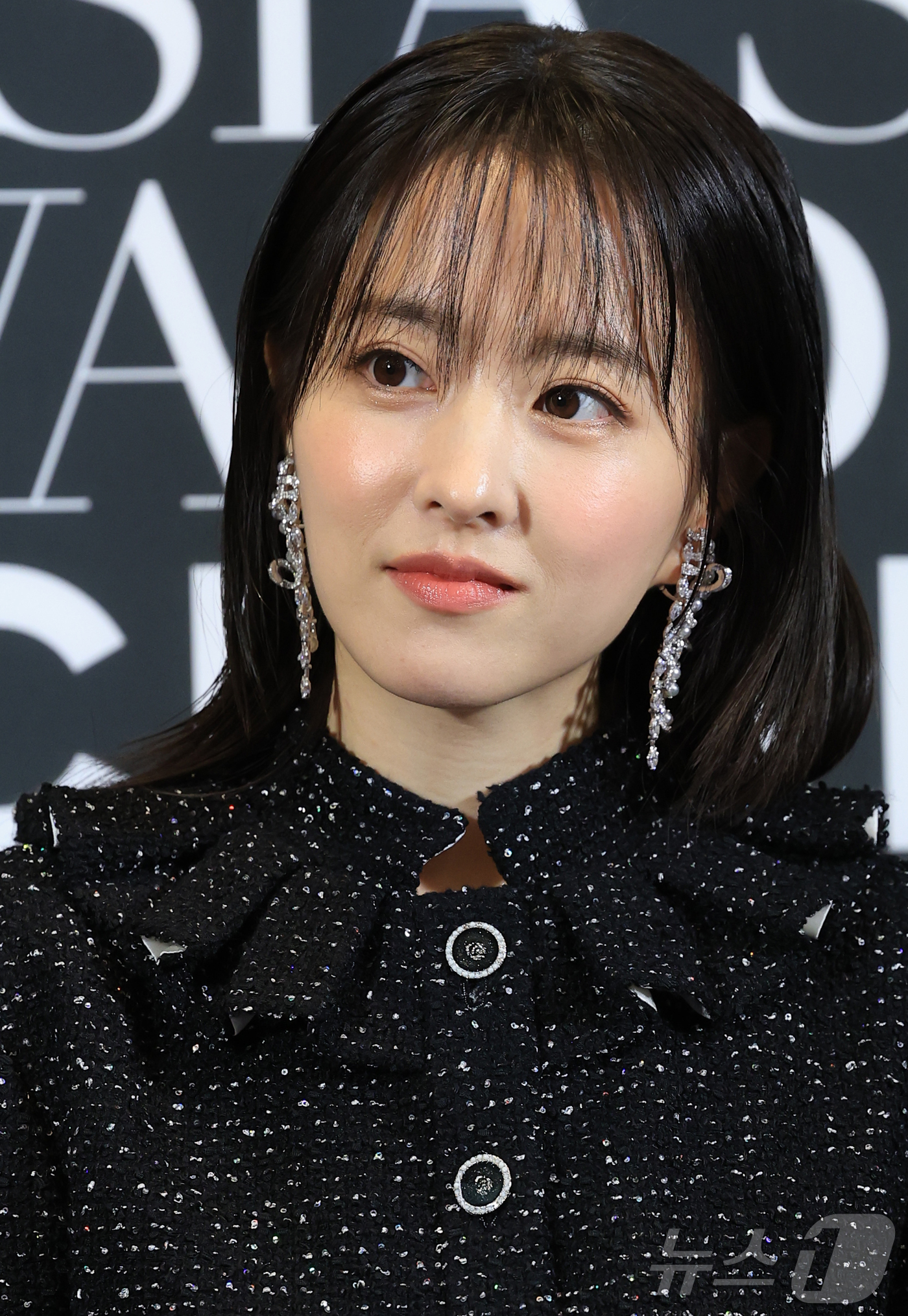 (부산=뉴스1) 권현진 기자 = 배우 박보영이 18일 부산 해운대구 중동 파라다이스호텔에서 열린 ‘2025 마리끌레르 아시아스타어워즈’ 포토콜 행사에 참석해 포즈를 취하고 있다. …