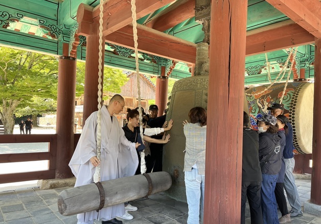 "범종 울림 온몸으로 느꼈다"…사회적 약자 함께한 내소사 '나눔템플스테이'