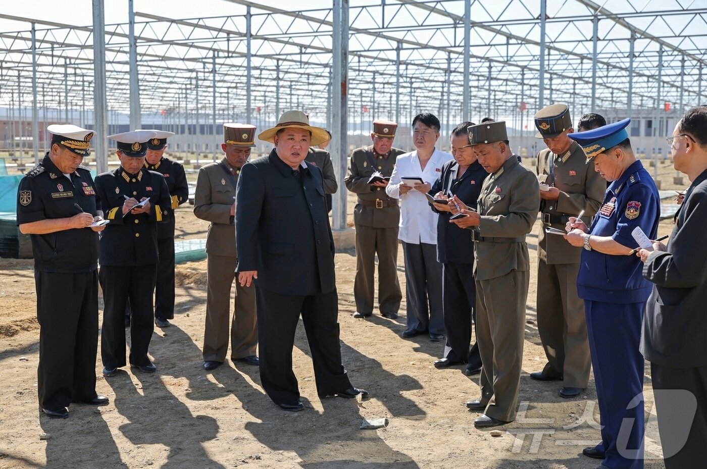 본문 이미지 - &#40;평양 노동신문=뉴스1&#41; = 김정은 북한 노동당 총비서. [국내에서만 사용가능. 재배포 금지. DB 금지. For Use Only in the Republic of Korea. Redistribution Prohibited] rodongphoto@news1.kr