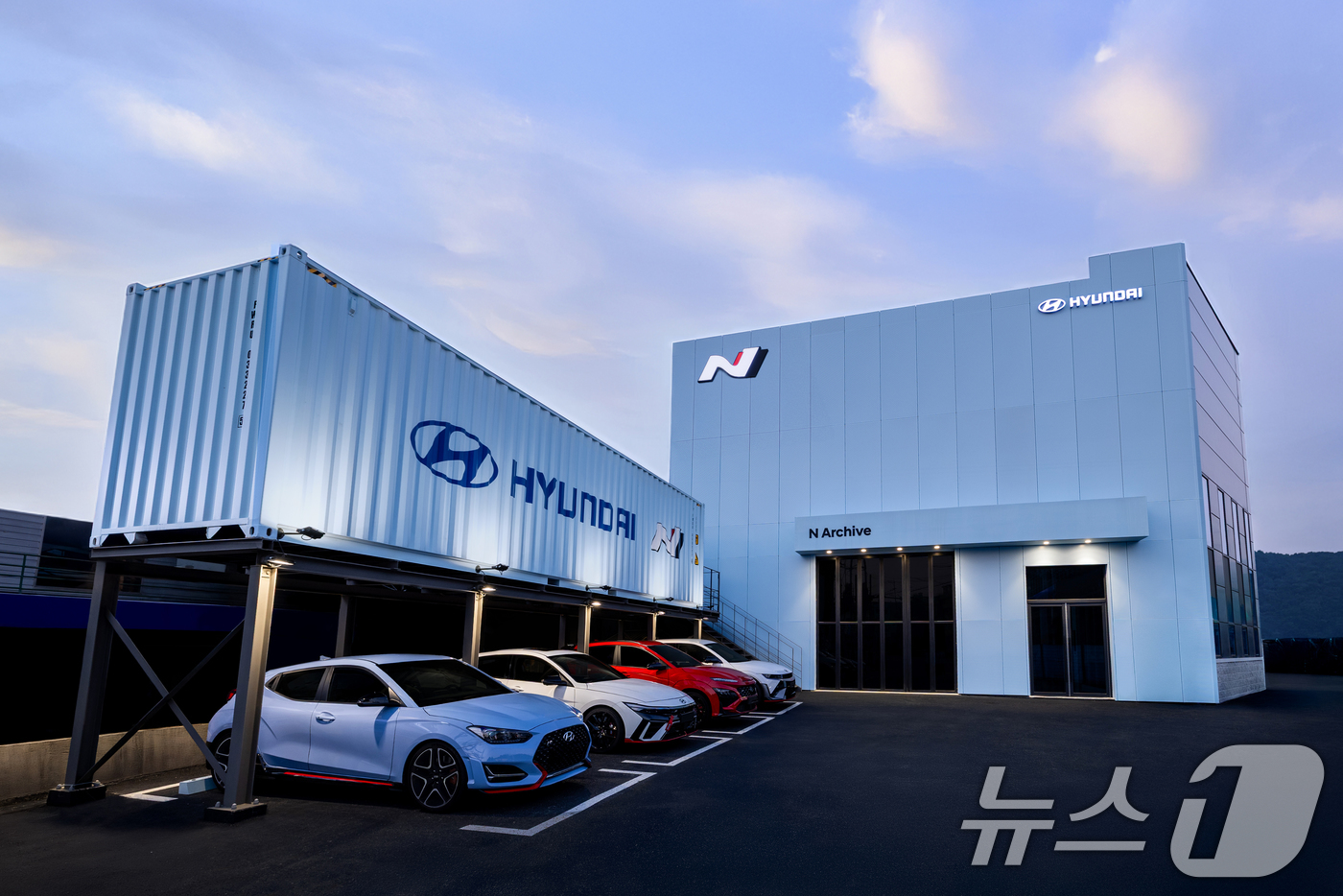 (서울=뉴스1) = 현대자동차는 지난 18일부터 경기 의왕시에 위치한 ‘N 아카이브’에서 고성능 브랜드 ‘N’ 출범 10주년 기념식을 개최했다고 19일 밝혔다.사진은 N 아카이브 …