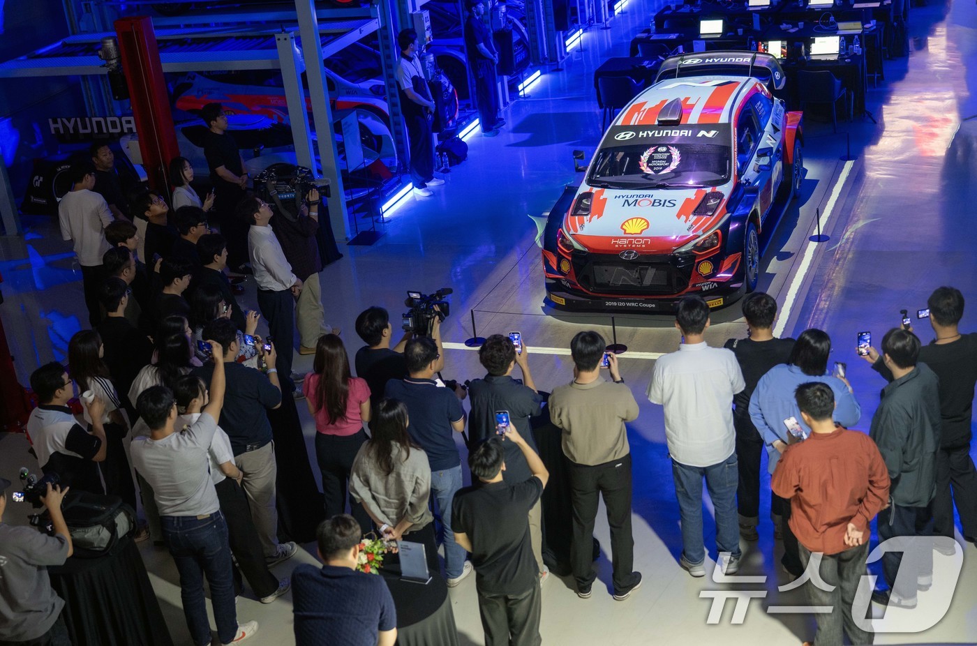 (서울=뉴스1) = 현대자동차는 지난 18일부터 경기 의왕시에 위치한 ‘N 아카이브’에서 고성능 브랜드 ‘N’ 출범 10주년 기념식을 개최했다고 19일 밝혔다.사진은 고성능 브랜드 …