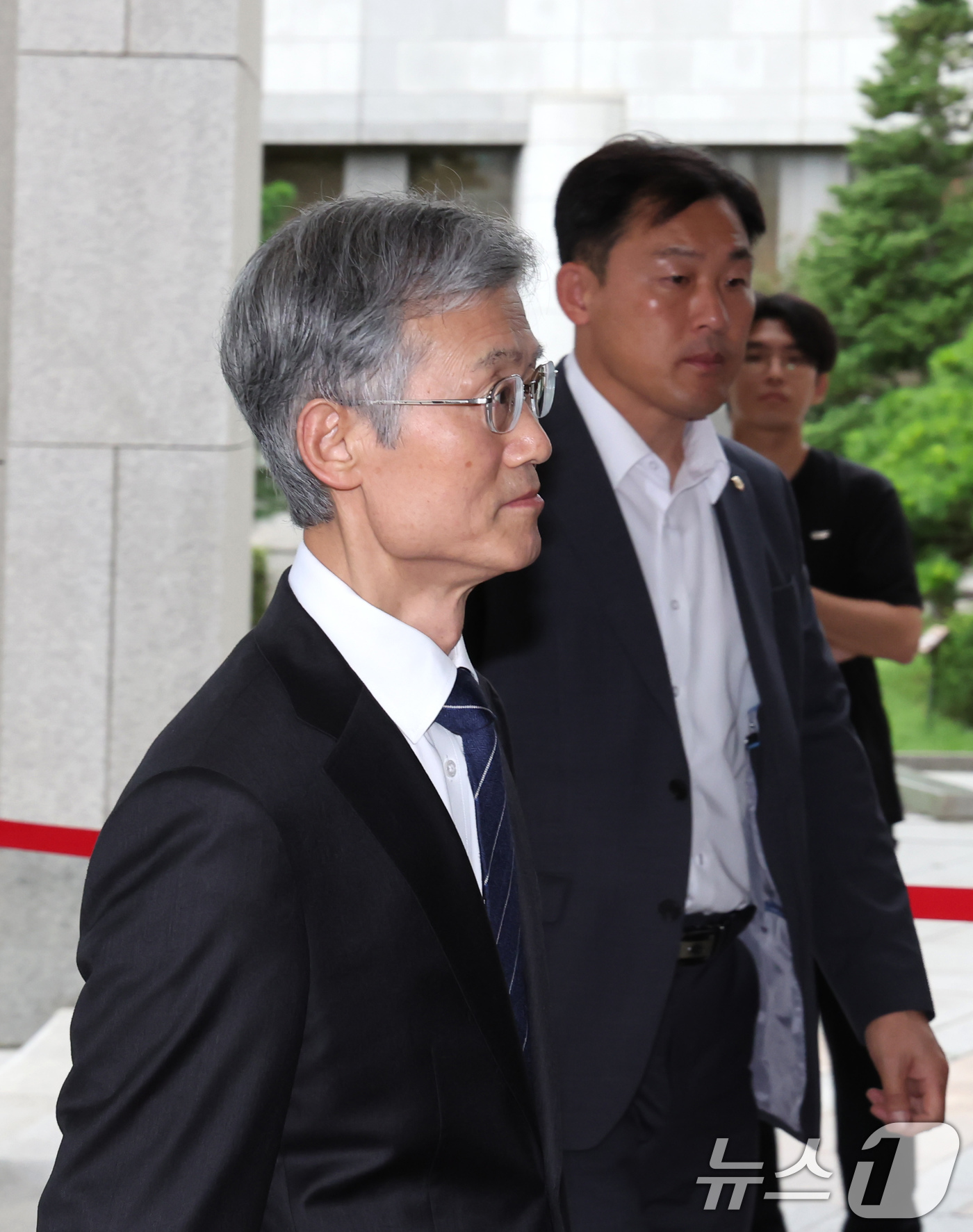 (서울=뉴스1) 장수영 기자 = 조희대 대법원장이 19일 오전 서울 서초구 대법원으로 출근하고 있다. 2025.9.19/뉴스1