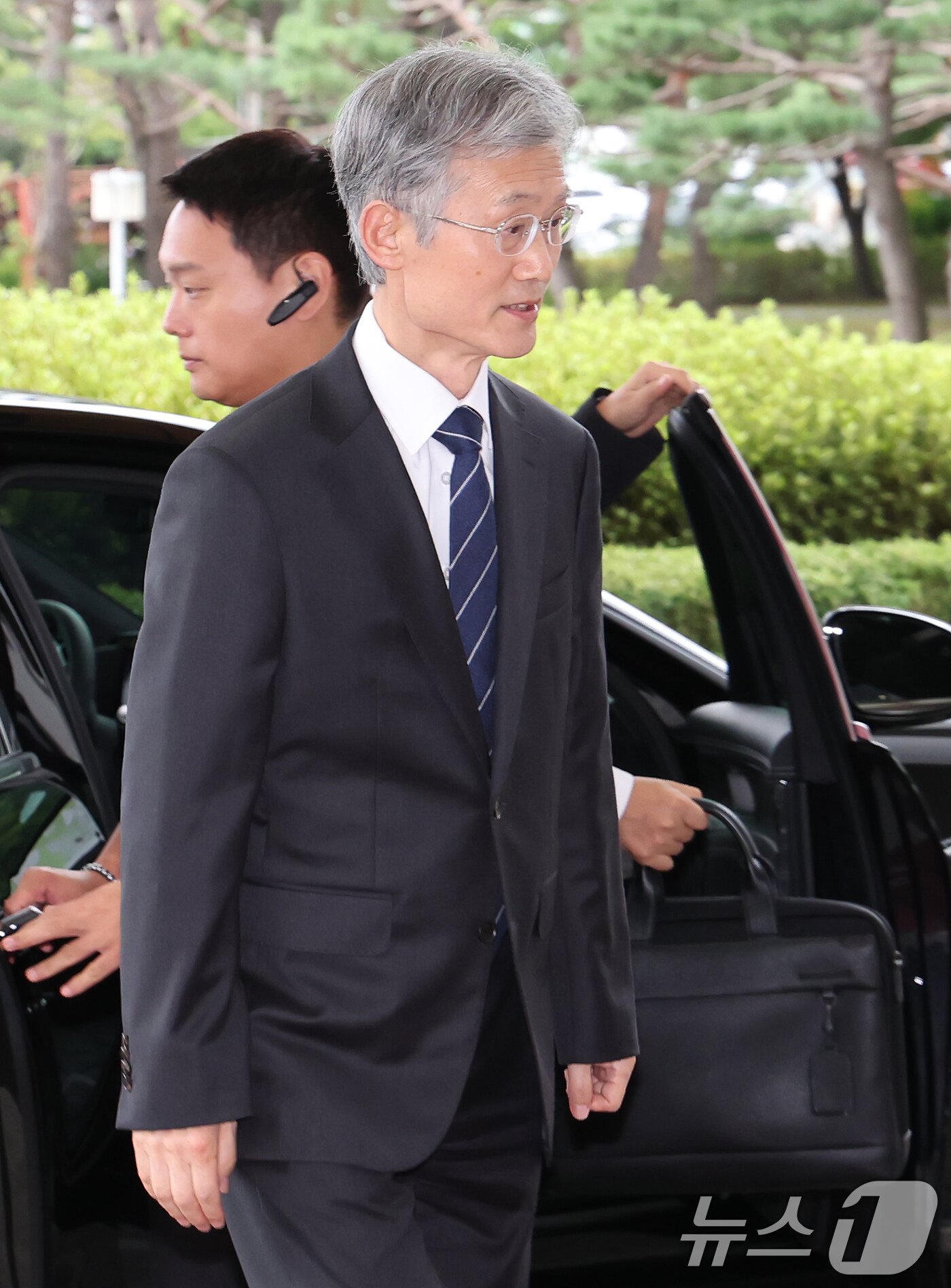 본문 이미지 - 조희대 대법원장이 19일 오전 서울 서초구 대법원으로 출근하고 있다. 2025.9.19/뉴스1 ⓒ News1 장수영 기자