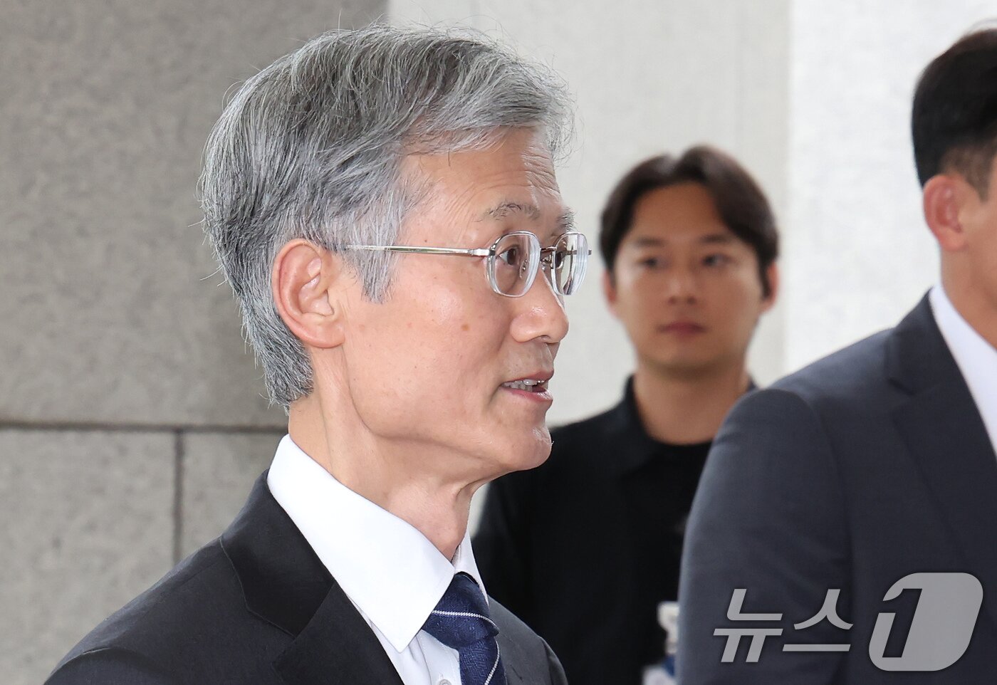 본문 이미지 - 조희대 대법원장이 19일 오전 서울 서초구 대법원으로 출근하고 있다. 2025.9.19/뉴스1 ⓒ News1 장수영 기자