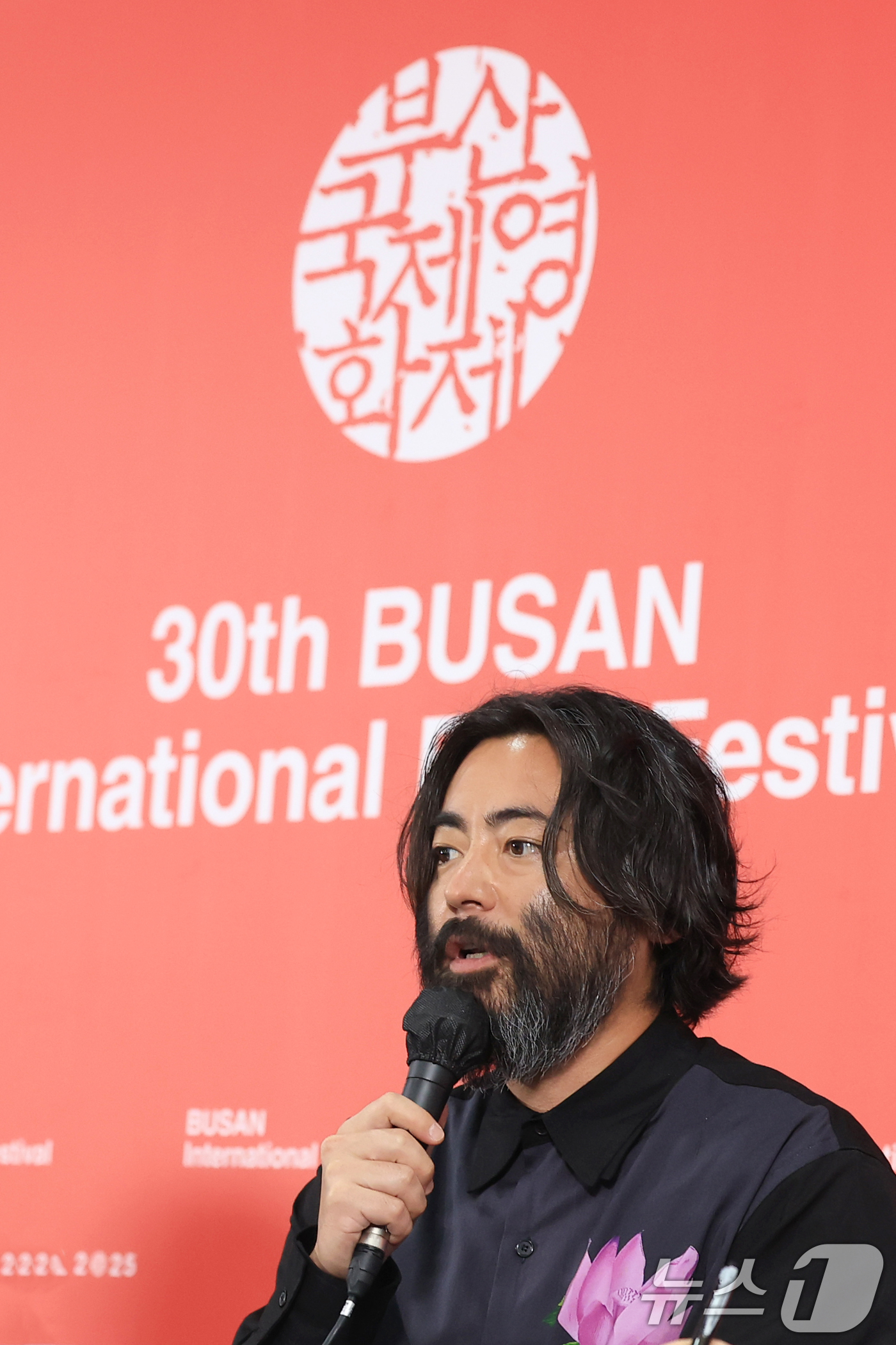 (부산=뉴스1) 권현진 기자 = 배우 야마다 타카유키가 19일 오전 부산 해운대구 영화의전당 비프힐에서 열린 제30회 부산국제영화제(BIFF) 갈라 프레젠테이션 초청작 '굿뉴스' …